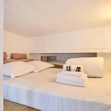 Centre De By Prestige