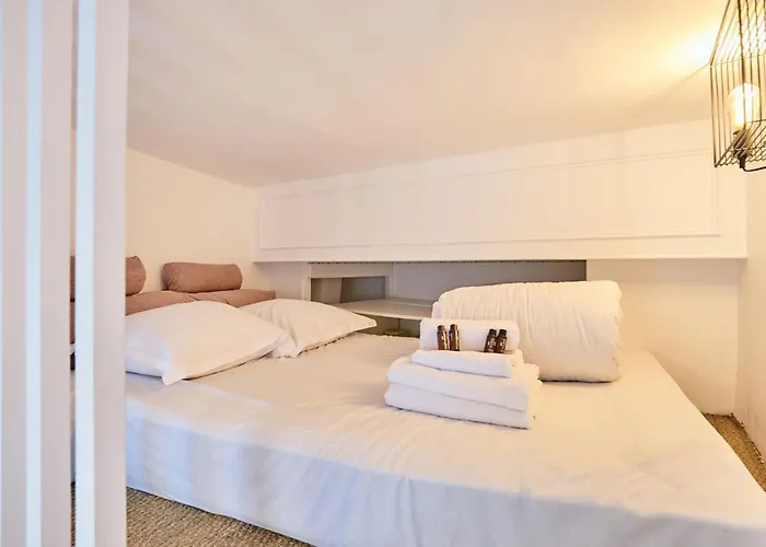 Centre De By Prestige